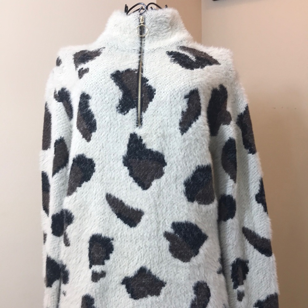 Entro Animal Print Long Sleeve Sweater - Picture 2 of 8